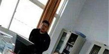 女民警上班吃瓜,意外成为“吃瓜群众”