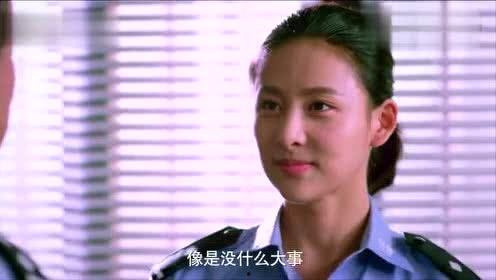 女民警上班吃瓜,意外成为“吃瓜群众”