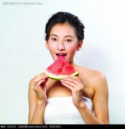 美女吃瓜被欺负图片,网络暴力引发社会关注